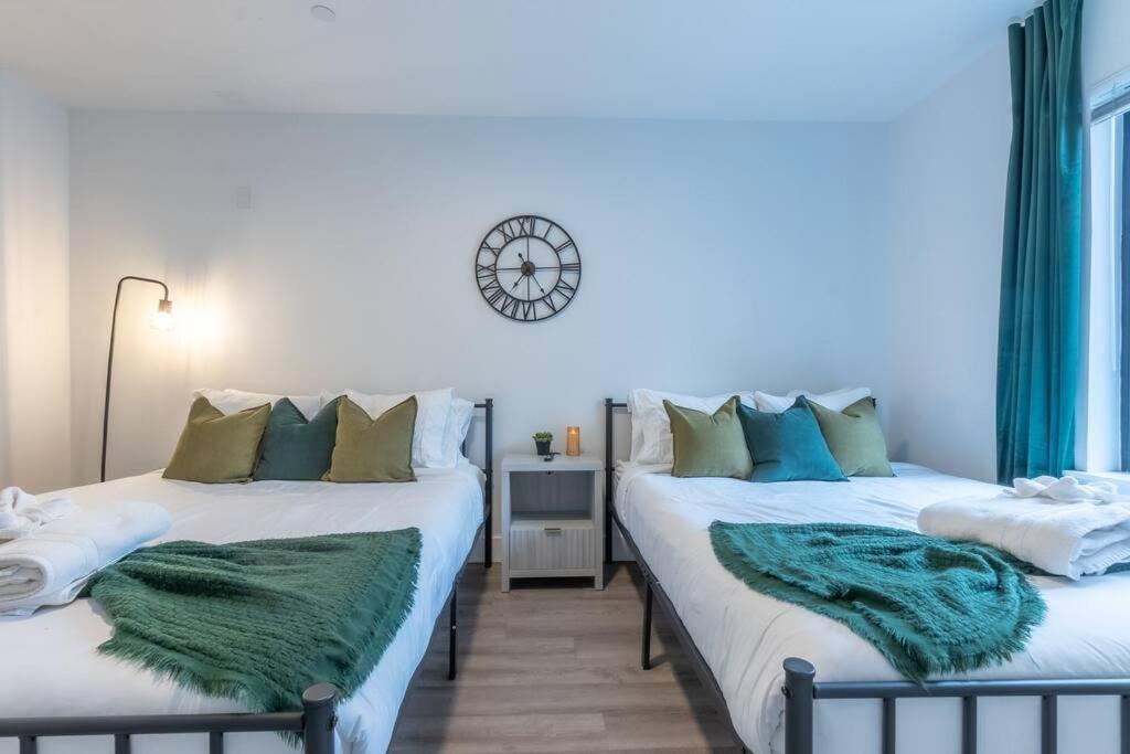 2 Bedroom 2 Bath Suite, Near American Dream And The Airport, Free Parking, King Bed And 2 Queen Beds, Washer And Dryer Orange Luaran gambar